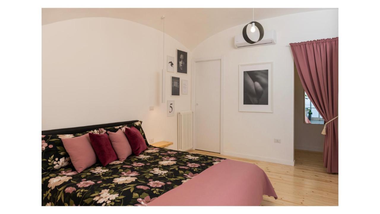 Light Pink - Suite In The Middle Of Everything Торре-Аннунціата Екстер'єр фото